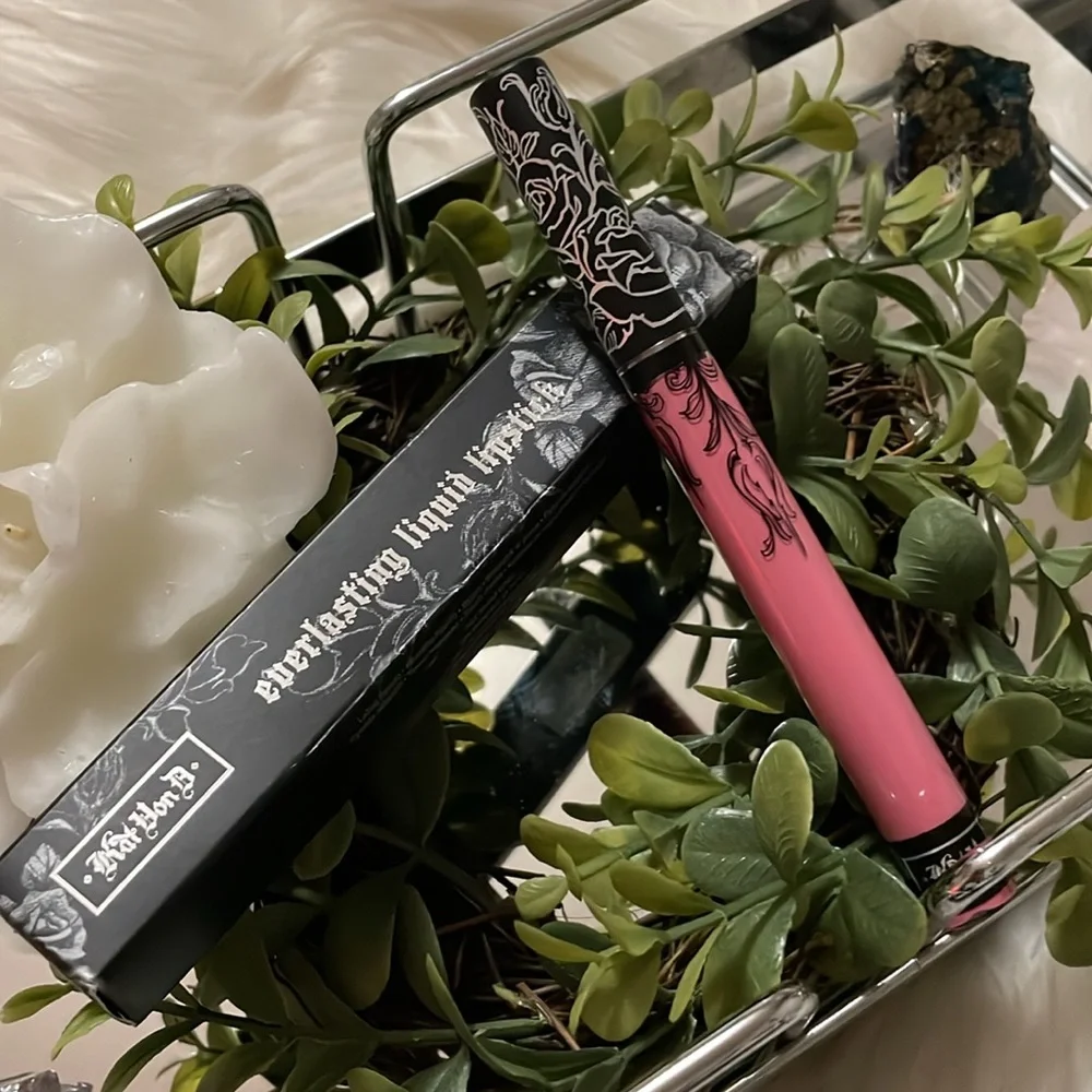 🖤 👄 KAT VON D®️ GORGEOUS SHADE MELANCOLÍA Everlasting Liquid Lipstick 👄 🖤
